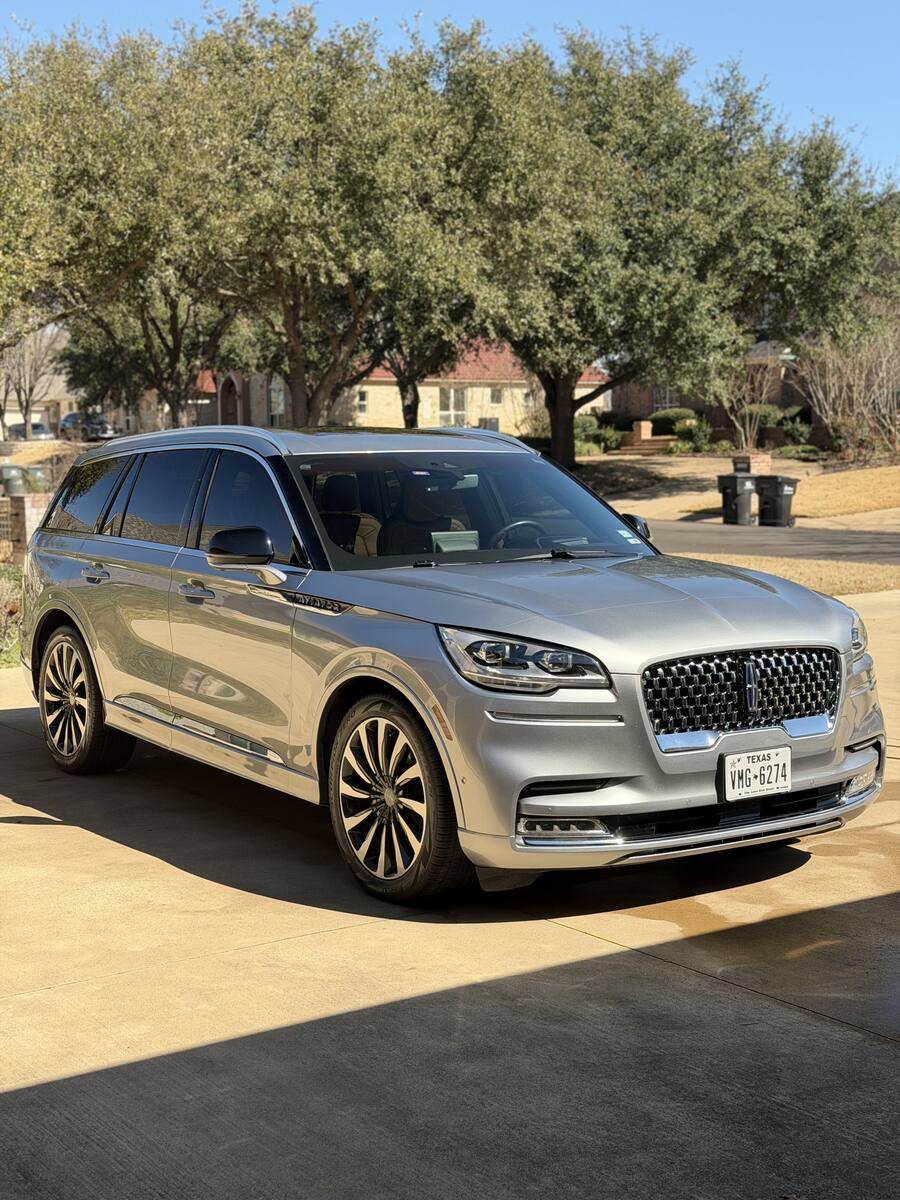 Silver Lincoln Aviator after a full mobile detail